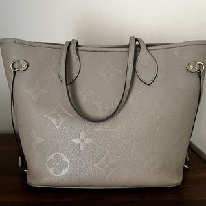 Louis Vuitton Neverfull MM in Turtledove